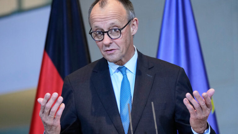 Μερτς: Η συμφωνία για τους δασμούς με τις ΗΠΑ δείχνει πως η ΕΕ «τηρεί τις δεσμεύσεις της»