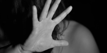 «Μου έλεγε ότι θα με πυροβολήσει»: Όσα περιγράφει η 22χρονη από το Ηράκλειο για τις απειλές του πρώην συντρόφου της