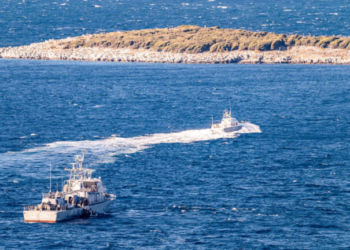 Μυστήριο με το ναυάγιο του Corsage στην Άνδρο: Έρευνες για κρυμμένα όπλα ή ναρκωτικά στο φορτίο