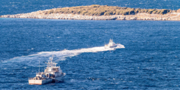 Μυστήριο με το ναυάγιο του Corsage στην Άνδρο: Έρευνες για κρυμμένα όπλα ή ναρκωτικά στο φορτίο