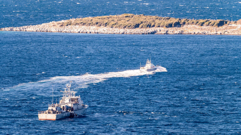 Μυστήριο με το ναυάγιο του Corsage στην Άνδρο: Έρευνες για κρυμμένα όπλα ή ναρκωτικά στο φορτίο