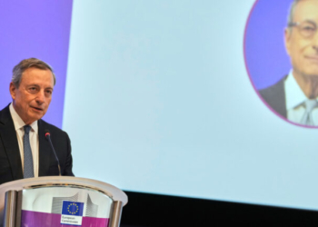 Ντράγκι: «Είμαστε πραγματικά μόνοι, μαζί» στην εποχή του Τραμπ