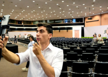 Ο Φειδίας κρατά την έδρα του στο Ευρωπαϊκό Κοινοβούλιο μετά την επιτυχία του στις κυπριακές εκλογές