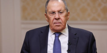 Ο Λαβρόφ κάλεσε τα ΗΑΕ να υποστηρίξουν τις διαπραγματεύσεις Ιράν-ΗΠΑ