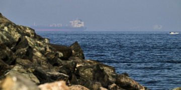 Ο ναυτιλιακός κολοσσός Maersk ανακοίνωσε πως φορτηγό υπό αμερικανική σημαία πέρασε το Στενό του Ορμούζ
