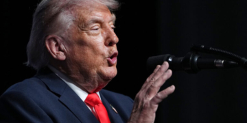 Ο Τραμπ λέει πως θα μελετήσει την πρόταση του Ιράν αλλά αφήνει να εννοηθεί ότι δεν θα τη δεχτεί
