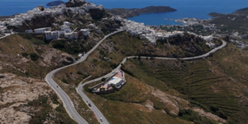 «Όπου Υπάρχει Ελλάδα»: Ρεπορτάζ και ιστορίες από Σέριφο και Σίφνο - Δείτε το trailer