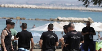 Παρεξήγηση μεταξύ φίλων σε παραλία του Ηρακλείου κατέληξε… σε απειλές με μαχαίρι!