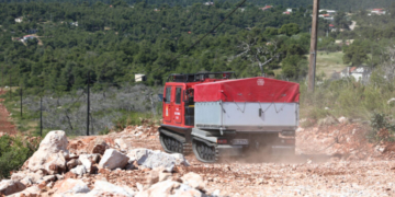 Περιορίστηκε η πυρκαγιά στα Καλύβια- Κάηκαν περίπου 25 στρέμματα