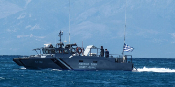 Περισυλλογή 96 αλλοδαπών από δύο λέμβους νότια των Καλών Λιμένων στην Κρήτη