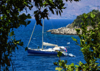 Προσάραξη ιστιοφόρου σκάφους στην Αίγινα
