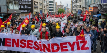 Πρωτομαγιά με ένταση στην Κωνσταντινούπολη: Επεισόδια με συλλήψεις και συγκρούσεις αστυνομίας-διαδηλωτών