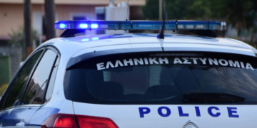 Πυροβολισμοί με ούζι στην Καλλιθέα - Γυναίκα τραυματίστηκε στο λαιμό