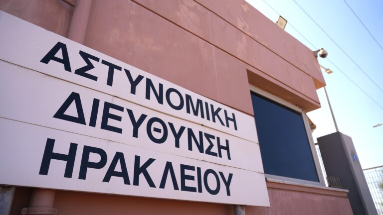 Πυροβολισμοί στις Αρχάνες: Παραδόθηκε ο 23χρονος, παρουσιάστηκε στο Αστυνομικό Μέγαρο Ηρακλείου