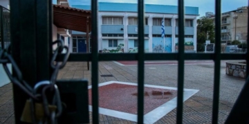 Ρέθυμνο: Ανήλικη μέθυσε στη αυλή δημοτικού σχολείου