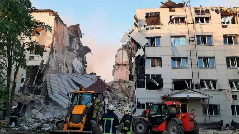Ρωσία: Τέσσερις νεκροί και 40 τραυματίες από ουκρανικό πλήγμα σε λύκειο του Λουχάνσκ - Δείτε βίντεο