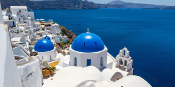 Σαντορίνη: Πλαφόν στην κρουαζιέρα, αναβάθμιση υποδομών και στοίχημα η βιωσιμότητα
