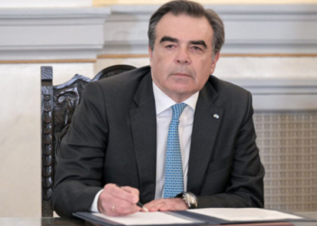 Σχοινάς: «Ακυρώνουμε τις προβληματικές δράσεις σε βιολογική μελισσοκομία και κτηνοτροφία»