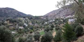 Σοκάρουν οι μαρτυρίες θυμάτων στα Βορίζια: «Μας πήραν τα κτήματα των παππούδων μας, έκαψαν τα αυτοκίνητά μας»
