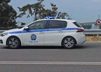 Σοβαρό τροχαίο στην Αθηνών-Σουνίου: 56χρονος δίνει μάχη για τη ζωή του μετά από καραμπόλα 3 αυτοκινήτων