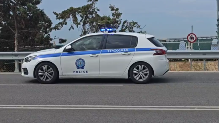 Σοβαρό τροχαίο στην Αθηνών-Σουνίου: 56χρονος δίνει μάχη για τη ζωή του μετά από καραμπόλα 3 αυτοκινήτων