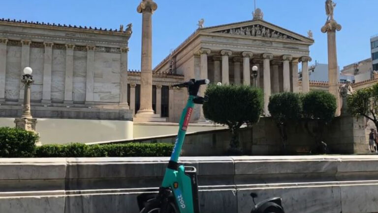 Στα ύψη οι τραυματισμοί παιδιών από ηλεκτρικά πατίνια το 2025 - Τα μισά χρειάστηκε να νοσηλευτούν