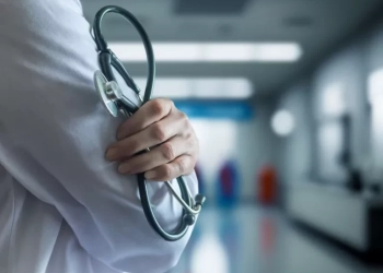 Στη φυλακή ογκολόγος που εξαπάτησε καρκινοπαθείς με φάρμακα που θα έφερνε από το εξωτερικό