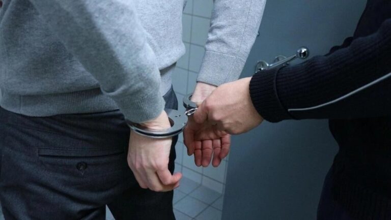 Στην Λαμία διέπραξε τις κλοπές, στη Χερσόνησο τον «τσίμπησαν» οι αστυνομικοί