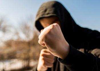 Συμπλοκή μεταξύ ανήλικων στην Καλλιθέα - 2 τραυματίες, 7 συλλήψεις