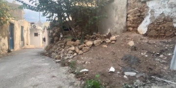 “Συναγερμός” σε συνοικία του Ηρακλείου: Νεαρός κυκλοφορούσε οπλισμένος με μαχαίρι και κατσαβίδι