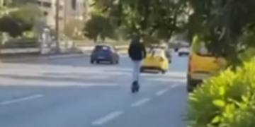 Συνελήφθη 23χρονος που έτρεχε με 72 χλμ στη Συγγρού με «πειραγμένο» πατίνι – Δείτε βίντεο