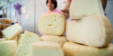 Taste Atlas: Στην «χρυσή» πεντάδα των καλύτερων τυριών η κρητική γραβιέρα
