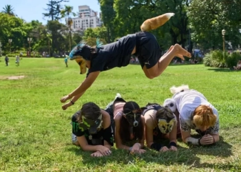 «Θηριανοί» (Therians): Το νέο viral φαινόμενο της Generation Z – Από τα trends του TikTok στους… κτηνιάτρους 
