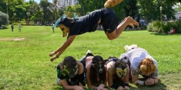 «Θηριανοί» (Therians): Το νέο viral φαινόμενο της Generation Z – Από τα trends του TikTok στους… κτηνιάτρους
