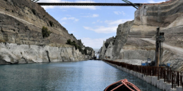 Θρίλερ στη Διώρυγα Κορίνθου: Σώθηκε ανήλικη που βρέθηκε να επιπλέει εντός του καναλιού