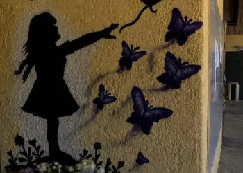 Το συγκινητικό γκράφιτι φίλων και συμμαθητών, για τις αδικοχαμένες 17χρονες στην Ηλιούπολη