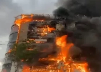 Τουλάχιστον 8 νεκροί από μεγάλη πυρκαγιά σε εμπορικό κέντρο στο Ιράν - Δείτε βίντεο