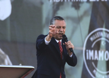Τουρκία: Απορρίφθηκε η προσφυγή του CHP κατά της απομάκρυνσης του Οζέλ