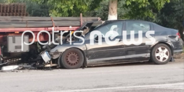 Τροχαίο-καρμπόν στη Ζαχάρω: ΙΧ «καρφώθηκε» σε καρότσα - Δεν υπήρξαν τραυματισμοί