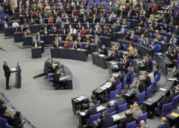 Βερολίνο: Αντιδράσεις πολιτικών στην ανακοίνωση Τραμπ για απόσυρση 5.000 στρατιωτών από βάσεις σε γερμανικό έδαφος