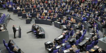 Βερολίνο: Αντιδράσεις πολιτικών στην ανακοίνωση Τραμπ για απόσυρση 5.000 στρατιωτών από βάσεις σε γερμανικό έδαφος