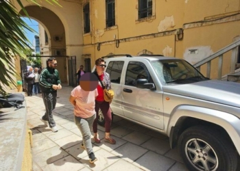 Xανιά: Σε ανακριτή και εισαγγελέα το ζευγάρι για την κακοποίηση της 3χρονης – Το θερμοκήπιο και το πλούσιο ποινικό παρελθόν