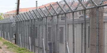 Αμυγδαλέζα: Συνελήφθη 26χρονος που επιχείρησε να περάσει ναρκωτικά κρυμμένα σε ραφή παντελονιού