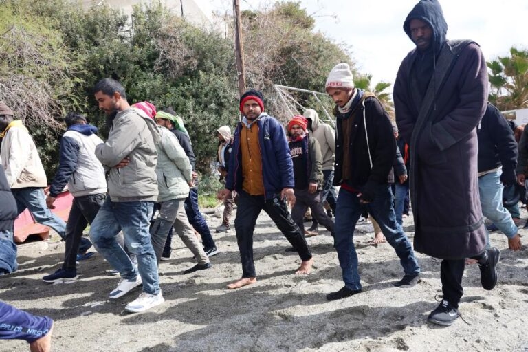“Αν δεν βρούμε λύση θα δούμε τους μετανάστες στα πεζοδρόμια και τις πλατείες”