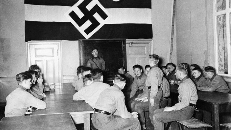 «Ανακάλυψα πως η μητέρα μου ήταν ναζί» - Οι Γερμανοί ξεθάβουν σκοτεινά οικογενειακά μυστικά