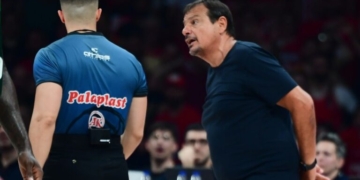 Απαλλάχθηκε ο Αταμάν για το σακάκι που έβγαλε στο ΣΕΦ, χρηματικό πρόστιμο στον Ολυμπιακό για τα υβριστικά συνθήματα