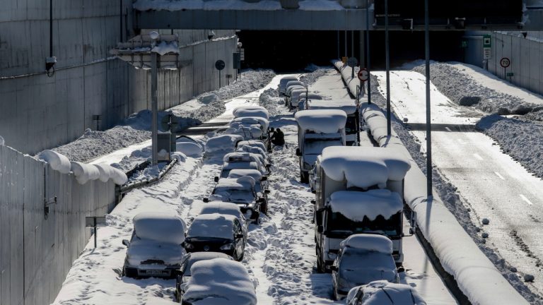 Δέκα μήνες φυλάκιση σε τρία στελέχη της «Αττικες Διαδρομές» για το χάος στην Αττική Οδό το 2022