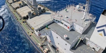 Διάσωση στη Ρόδο: Super Puma της ΠΑ απομάκρυνε άτομο από πλοίο - Δείτε το εντυπωσιακό βίντεο