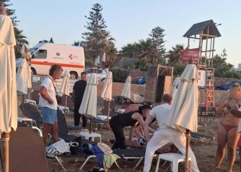 Διάσωση – θρίλερ σε παραλία των Γουβών: 30χρονος παρασύρθηκε από τα κύματα, ανασύρθηκε ζωντανός μετά από ηρωική προσπάθεια