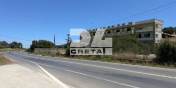 Δομή μεταναστών στους Αθανάτους: Σήμερα το αποτέλεσμα του πολεοδομικού ελέγχου στις πρώην αποθήκες Σκουλούδη